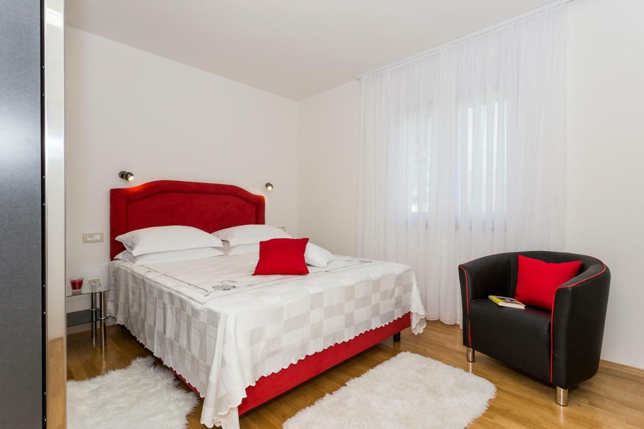 Villa Sweet Home Marija With Heated Pool Split Bagian luar foto