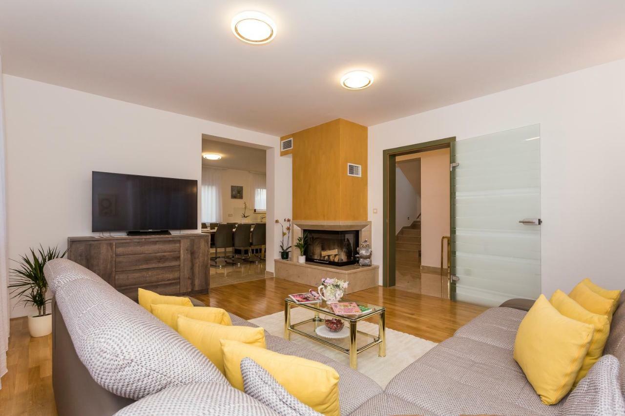 Villa Sweet Home Marija With Heated Pool Split Bagian luar foto