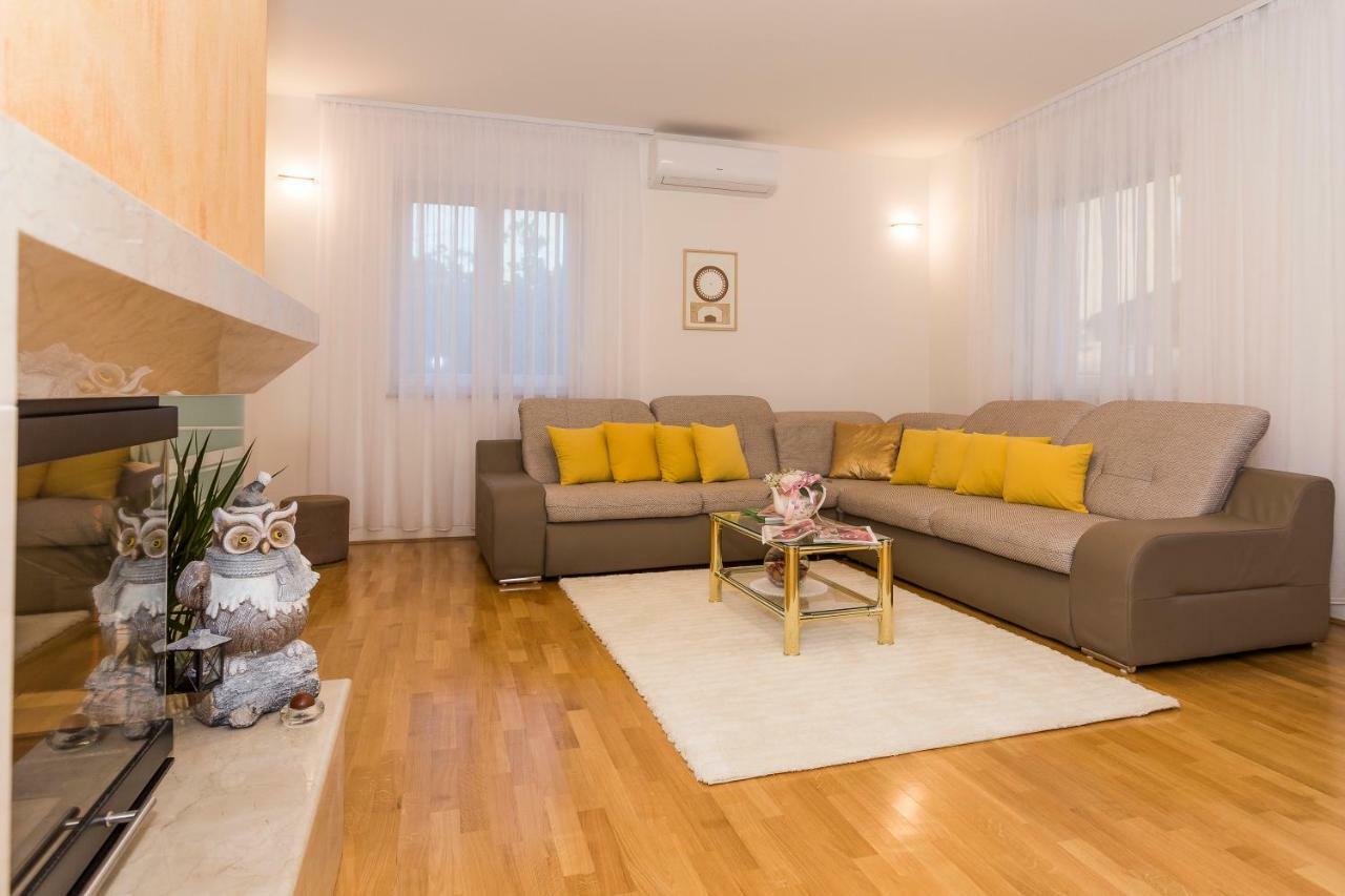 Villa Sweet Home Marija With Heated Pool Split Bagian luar foto
